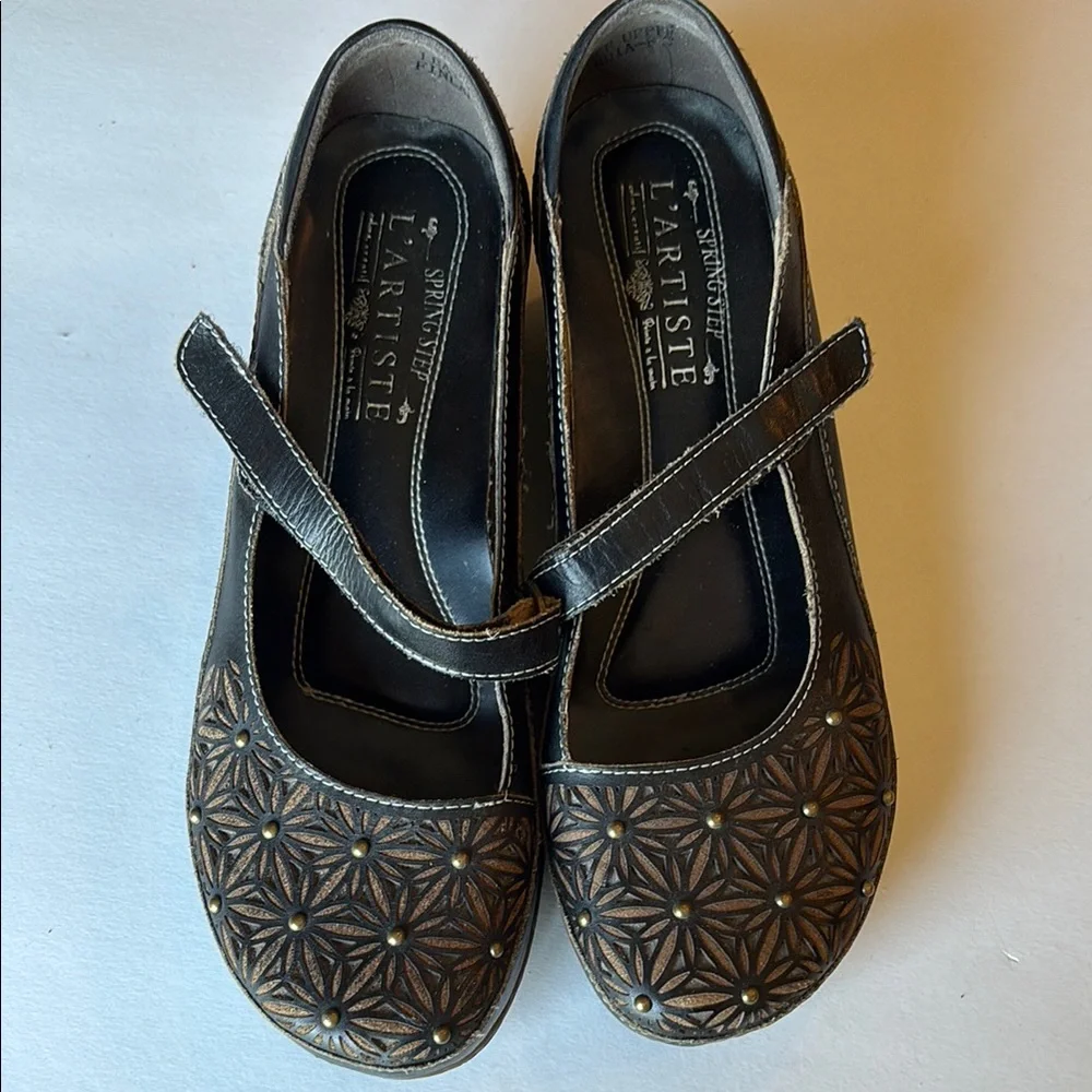 L'ATISTE Spring Step Brown Geometric Pattern Flats - Picture 1 of 9
